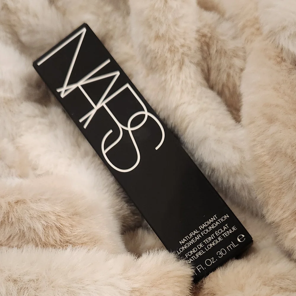 NARS- Natural Radiant Longwear Foundation- OsloL1 - Very light with cool